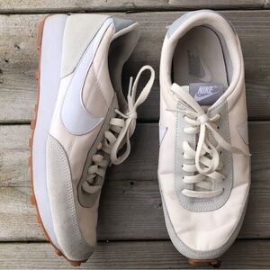 Women's 8 Nike Daybreak Casual Neutral Sneakers Runners Running Shoes Cream Gum